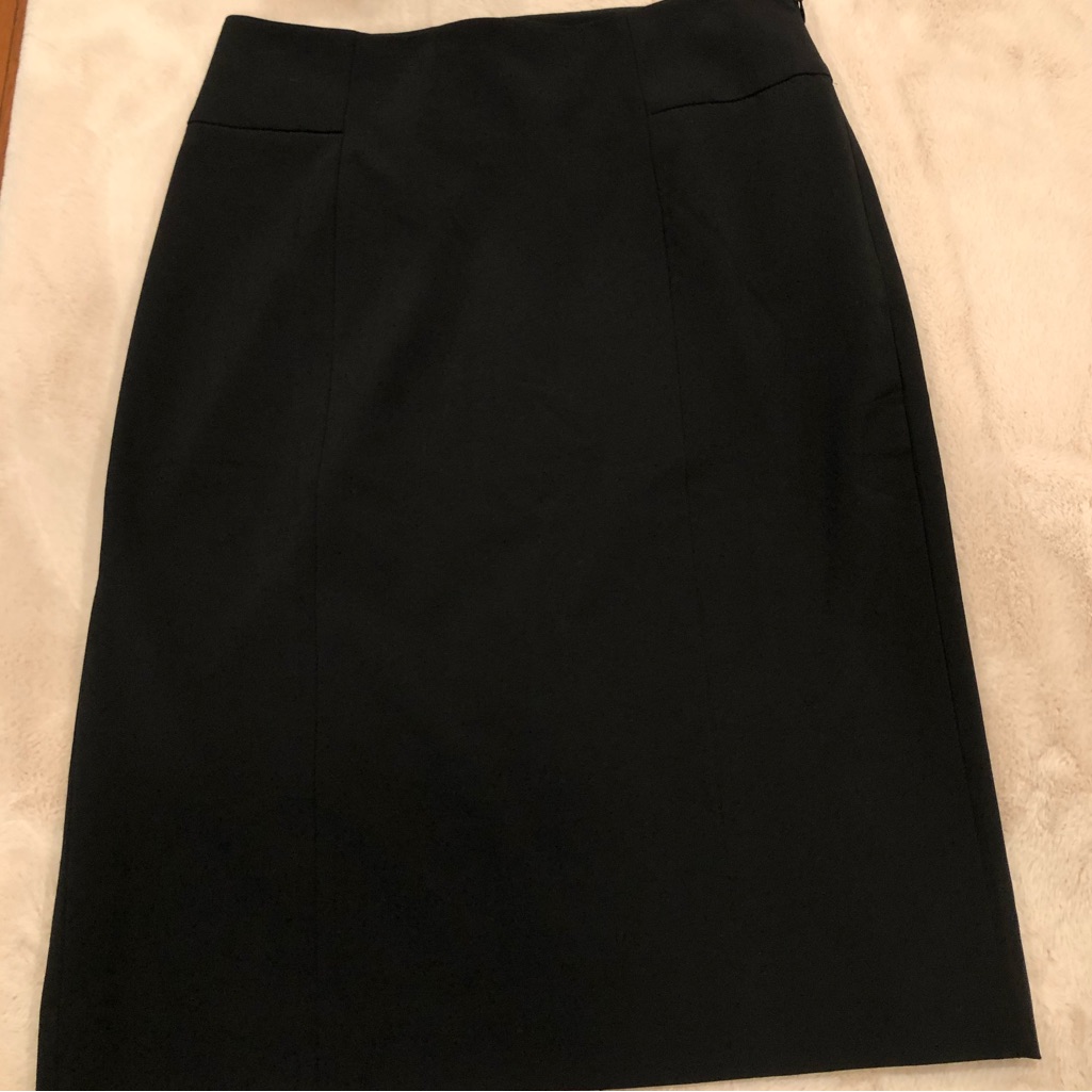 White House Black Market Black Pencil Skirt With Button Detail In Back, Size 6